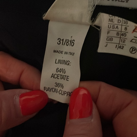 MaxMara skirt with button and zipper on side - Picture 6 of 7